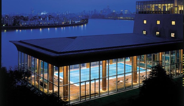 Canary Riverside Plaza Hotel
