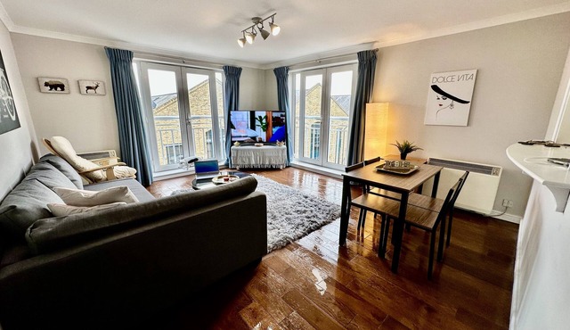 Canary Wharf Luxury apartment sleeps 6 with parking