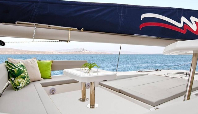 Caribbean Bliss: Sun-soaked Sailing Adventure from Nassau, Bahamas