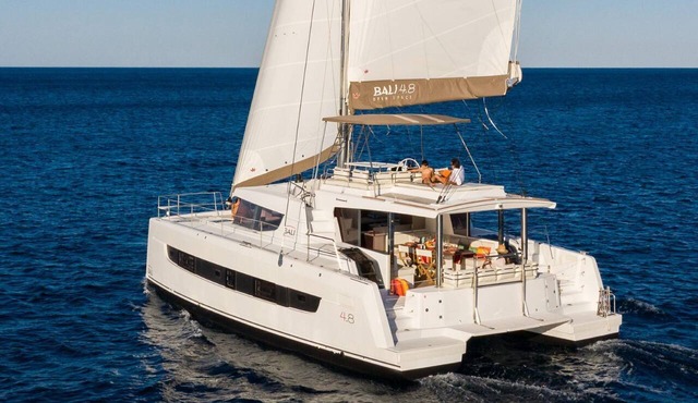 Caribbean Bliss: Sun-soaked Sailing Adventure from Nassau, Bahamas