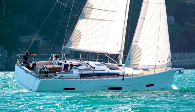 Caribbean Bliss: Sun-soaked Sailing Adventure from Nassau, Bahamas