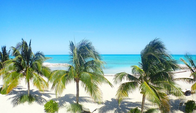 Casa de Mer - On the Beach - Sun - Sand - Clear Bahamian Waters - Beachfront
