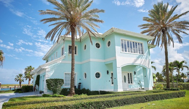 Casa Malaya at Old Bahama Bay - 4 bedroom villa with pool, hot tub & boat dock
