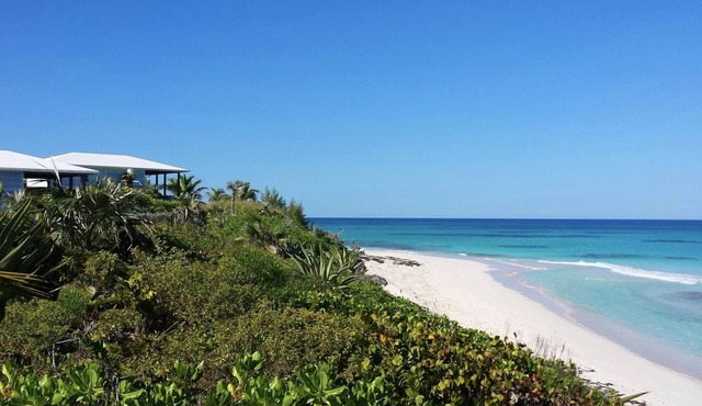 Cayo Loco Villa 2 Pink Sand Beachfront House for 2