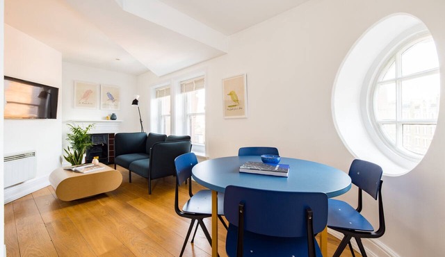 CCR7 Calm Leicester Sq 1BR