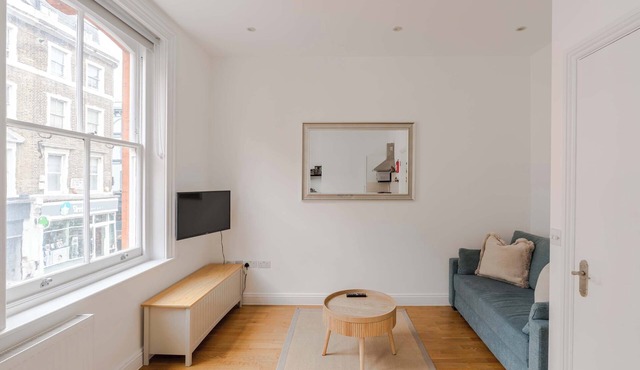 Central 1-bed Flat · by Oxford Circus · Sleeps 4