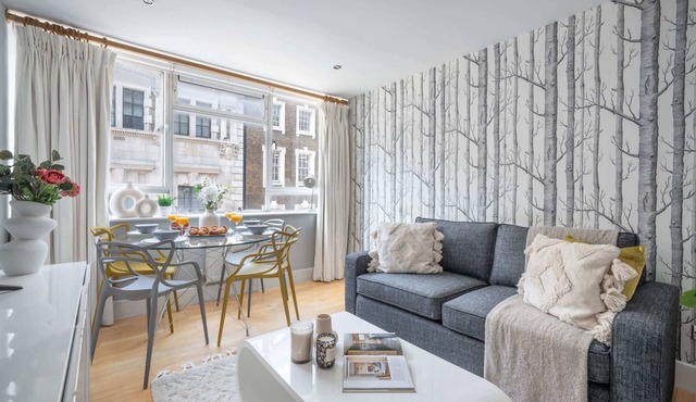 Central 1BR in the Heart of West End