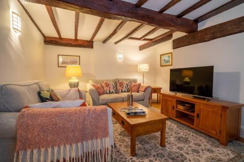 Central! - 3 BR, 2 Baths, sleeps 6, free wifi