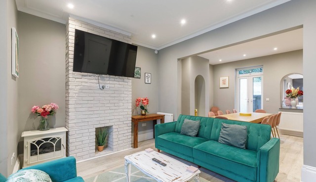 Central 6 bedroom Townhouse