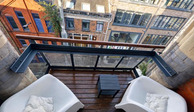 Central Apt + Balcony | Walk to Bars & Shops