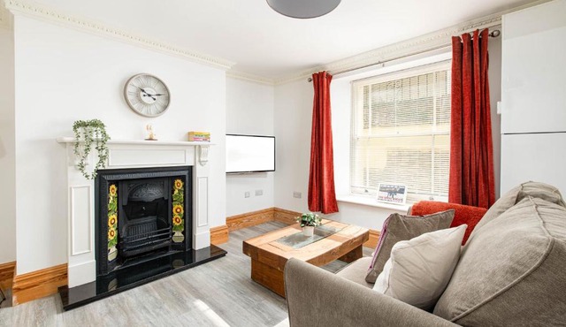 Central Basement Flat-Parking-By FabAccommodation