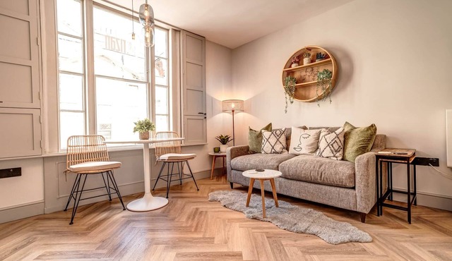 Central Bath Japandi Apartment – Artizan's Den