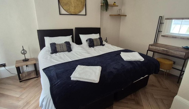 Central Brighton, 2 bedrooms, sleeps 5