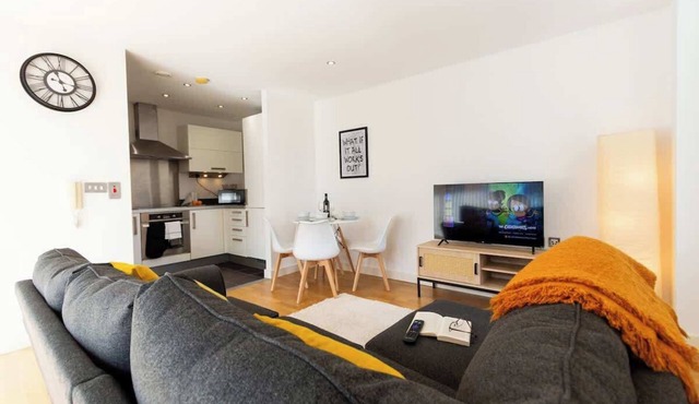 Central Gem: Cosy 2BR with Private Balcony