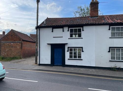 Central Grade 2 listed cottage