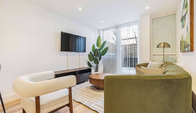 Central Gravesend 1BR - Wi-Fi & Kitchen - Sleeps 2
