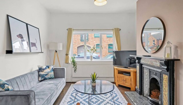 Central House Free Parking Pool Table Virgin TV Fast WiFi Spacious Garden Yoko Property