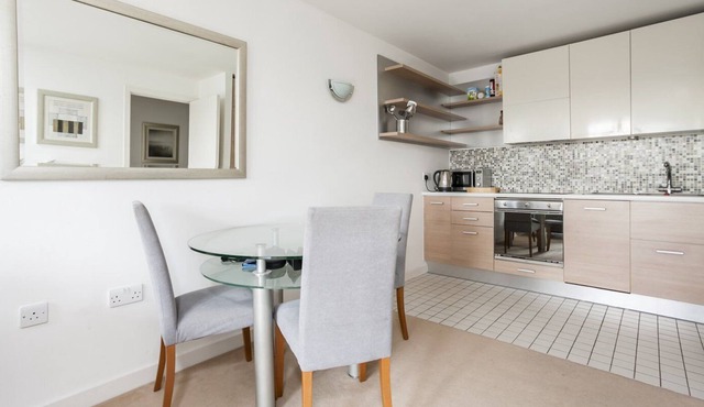 Central London 2-Bed Apartment