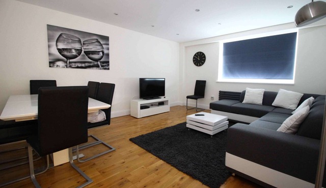 Central London apartment close to British Museum sleeps 3