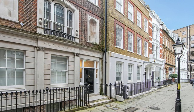 Central London Gem - Stylish, High-spec apartment within 17th Century Townhouse
