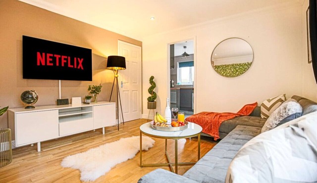 ⭐️Central MK House with Garden, Parking & Smart TV⭐️
