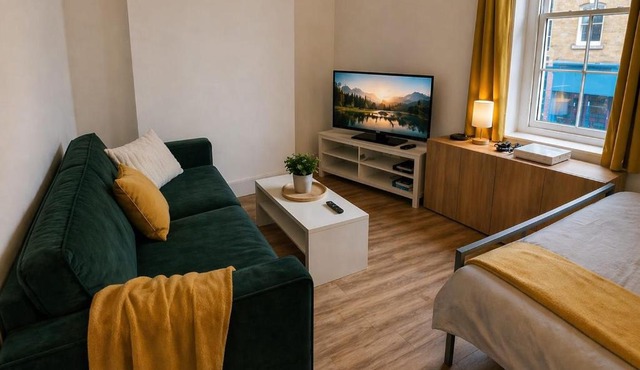 Central Modern Apartment -Sleeps 6 - Parking