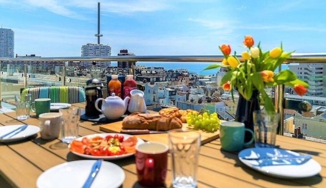 Central Sea View Penthouse with Private Roof Terraces