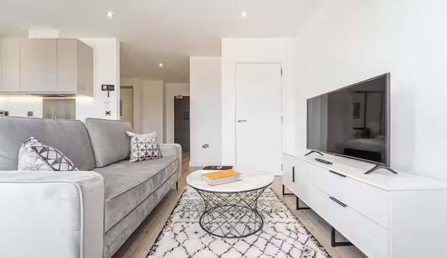 Central Solihull 2-Bed | Parking WiFi NEC
