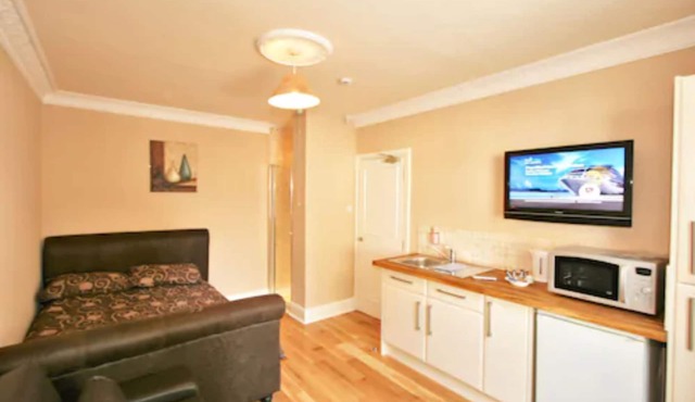 Central Studios Gloucester Road by Rooms Booked - Free Parking