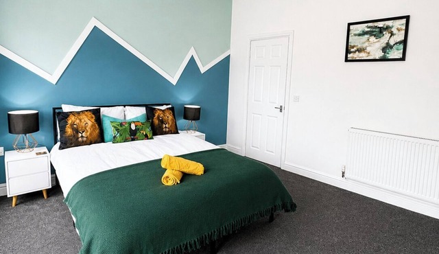 Central Two Bedroom House - Free Parking - Wi-Fi