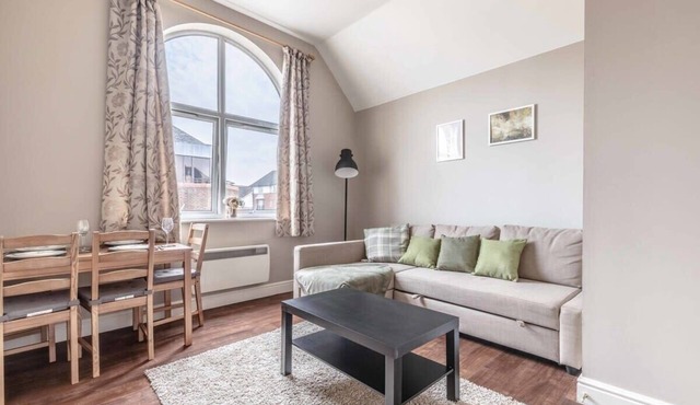 Central Windsor 1 Bed Apt & Parking - By Tempstay