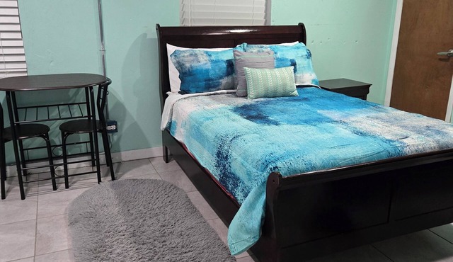 Centrally located 1 bedroom efficiency
