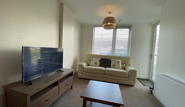 CentralMK-The Hub- 1 Bedroom Hall Kitchen Parking