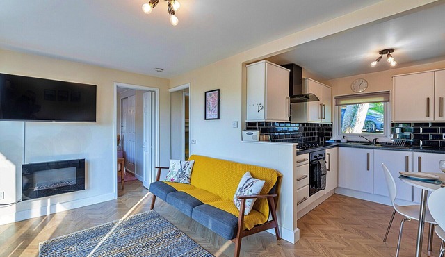 Chalet in Snowdonia with Pool & Fishing Lake