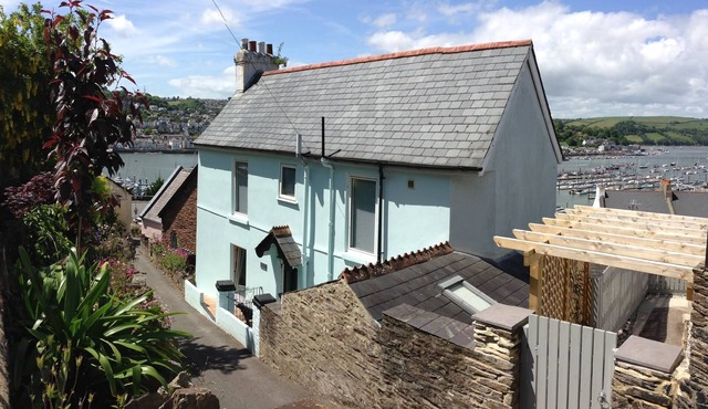 Chapel House - Stunning River Views - Sunny Balcony - Parking Nearby