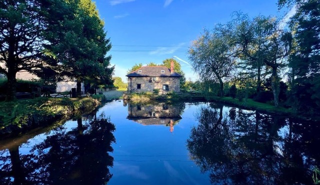 Character Cottage Between Exmoor & Dartmoor on a 15th-Century Farm with Pool