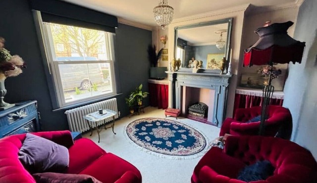 Character Victorian Townhouse - Conservation Area