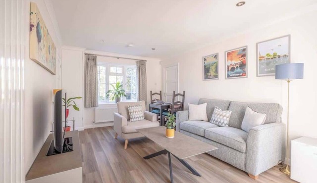 Charming 1-Bed Annexe in Maidenhead - By Tempstay