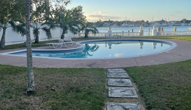 Charming 1-bedroom apartment in Paradise Island perfect for relaxing