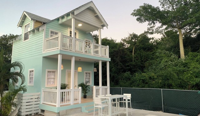 Charming 1-bedroom cottage with AC and WiFi in Nassau