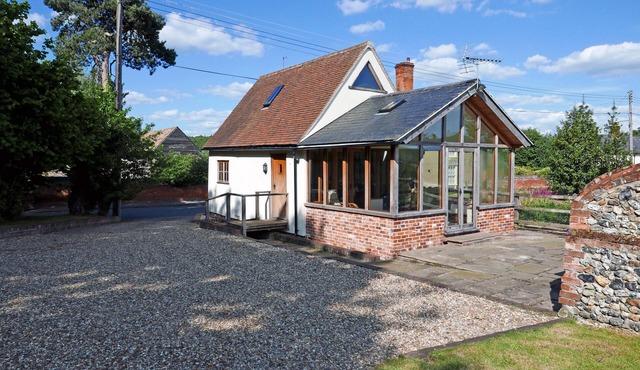 Charming 1 bedroom Granary conversion in the heart of Suffolk