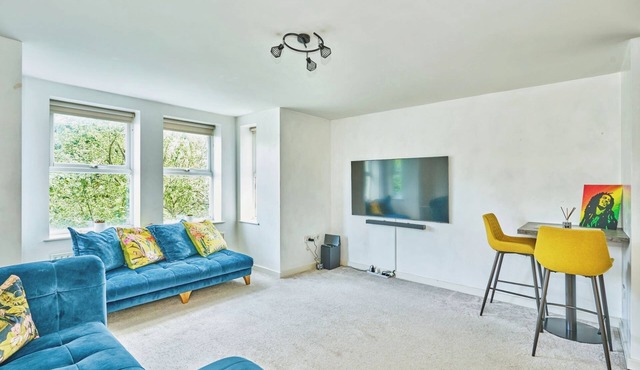 Charming 2-Bedroom Flat in South Croydon