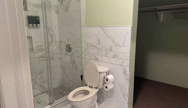 Charming 2-bedroom 2 bathroom apartment with WiFi, AC in nice Nassau
