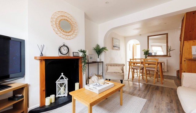 Charming 2 bedroom Townhouse located in Lewes