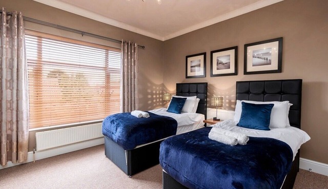 Charming 2 Bedroom House on the Iconic Humberside