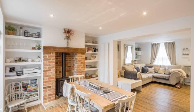 Charming 3 Bedroom Cottage With Lovely Garden