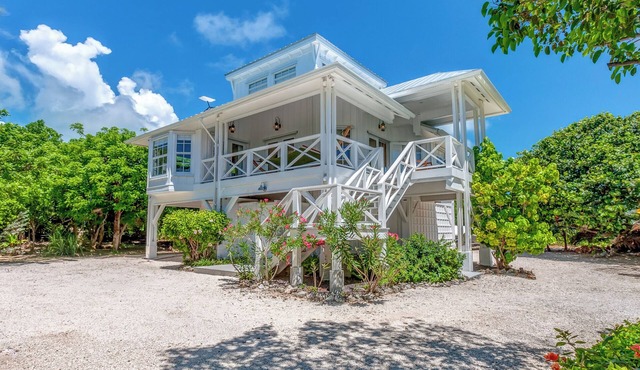 Charming 3-bedroom cottage in serene North End of Elbow Cay with Community Dock