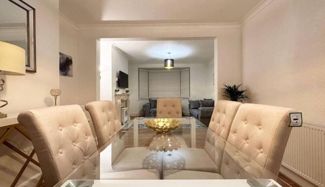 Charming 3-bedroom family home close to Richmond