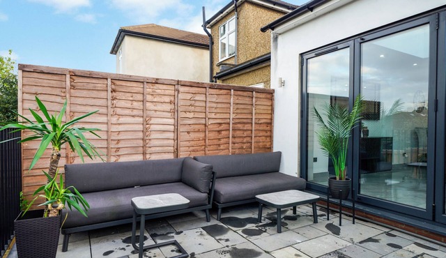Charming 3-bedroom house in Pinner