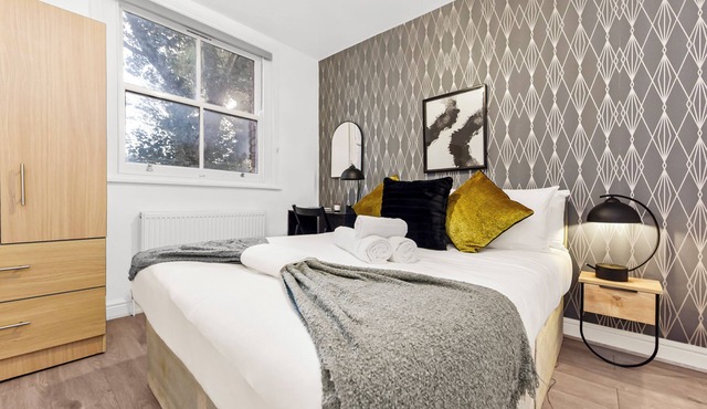 Charming 3-BR Flat with Ensuite Master and Balcony